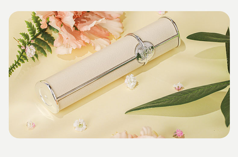 Xiaocheng Yixiang's new lambskin women's perfume is a popular online hit and a niche portable perfume for students. Wholesale 24ML undefined