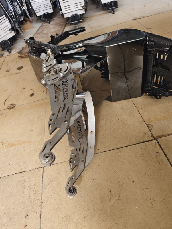 Electric motorcycle tortoise five little turtle king double extended frame to maximize the one-piece warehouse split warehouse with stainless steel flat fork in stock
