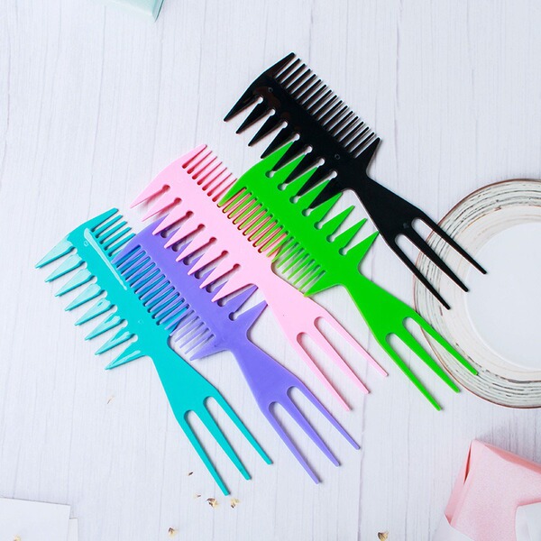 Cross-border men's hairdressing oil-head three-prong comb textured…
