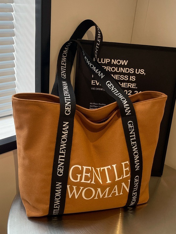 タイのキャプテンウーマン大アルファベットプリントキャンバスバッグ2024新作質感カジュアルファッションショルダーバッグ