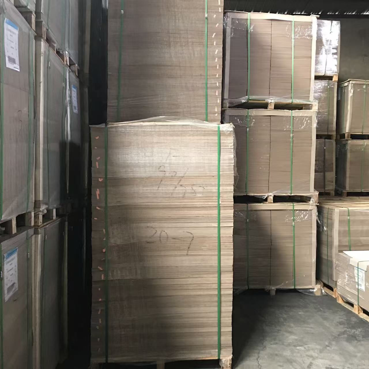 灰板纸鞋盒用纸双灰纸板批发包装盒模型打样板手工衣服衬板得力