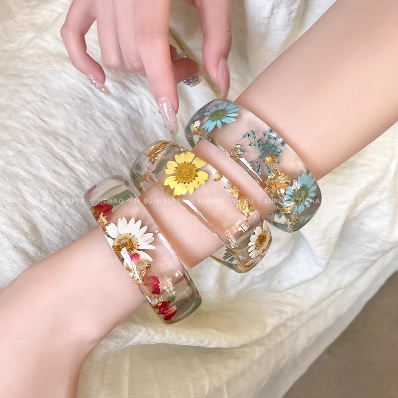 Cross-Border Acrylic Daisy Dried Flower Bracelet for Women, Colorful Eternal Flower Bracelet, Unique Niche Hand Jewelry Wholesale