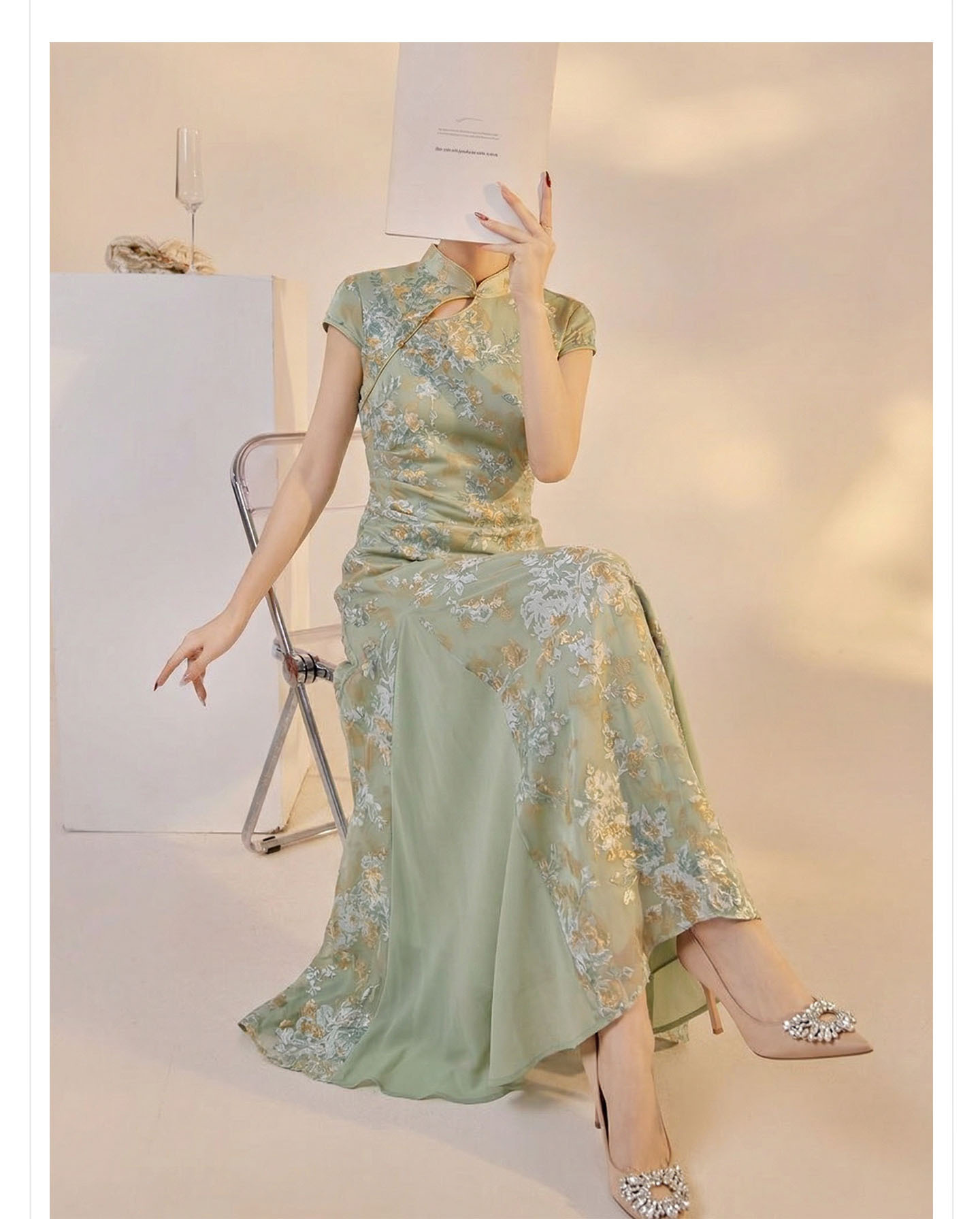 Váy sườn xám cổ đứng họa tiết jacquard chạm rỗng phong cách Tân Trung Hoa mùa hè — Xanh lá cây nhạtcolor chi tiết 2