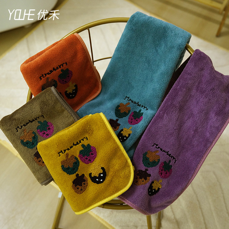 Strawberry Coral Fleece Household Daily Towel Thickened Water Absorbing Quick-drying Hair-free Household Bath Face Towel Bath Towel Strawberry Coral Fleece Household Daily Towel Thickened Water Absorbing Quick-drying Hair-free Household Bath Face Towel Bath Towel