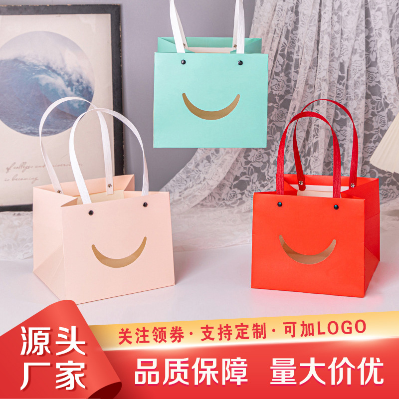 创意笑脸纸袋铆钉手提袋结婚伴手礼袋节日鲜花袋白卡方底袋纸扭绳