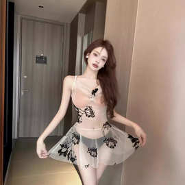 性感小胸吊带裙别致设计显瘦女装连衣裙子2024年新款诱惑纯欲短裙