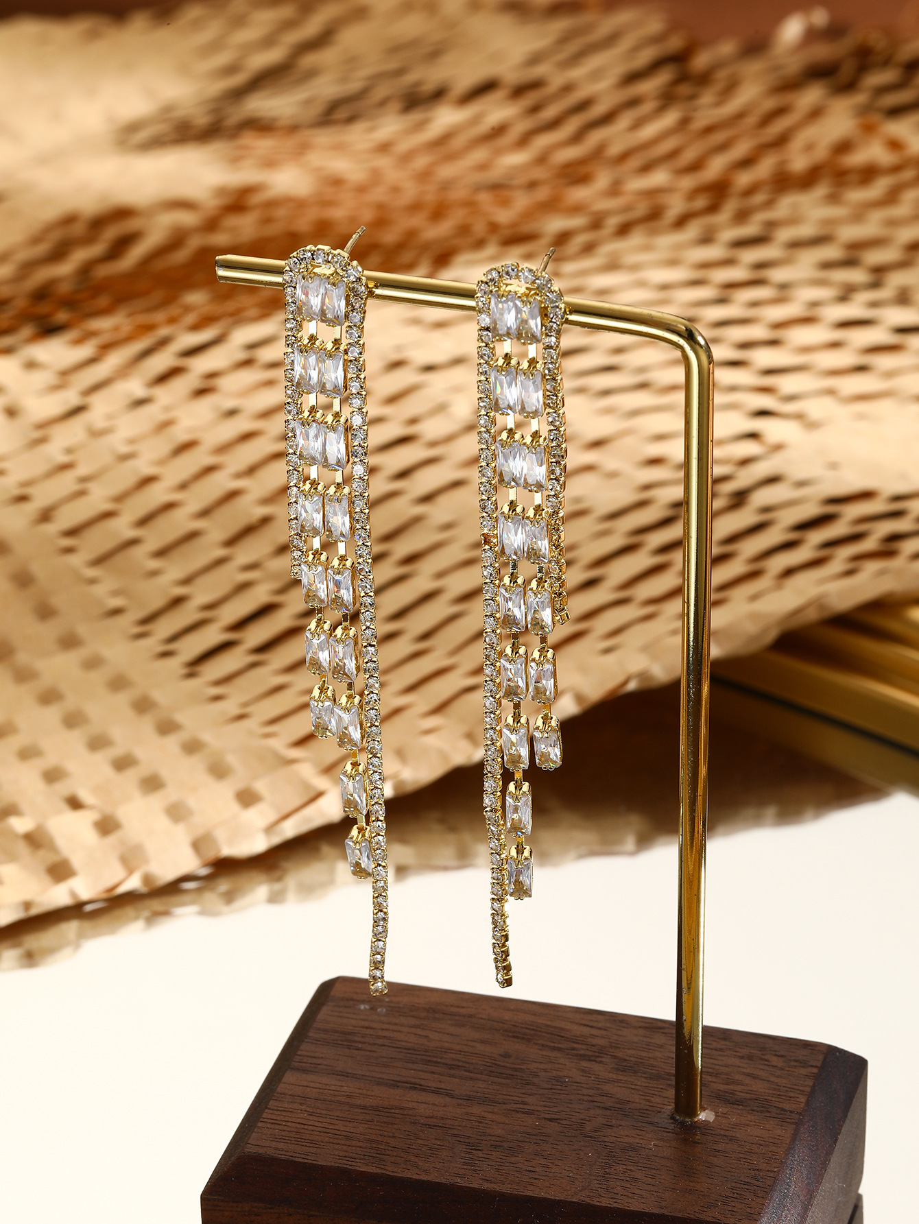 Orecchini pendenti con nappe zircone gioielli eleganti_voghion.com