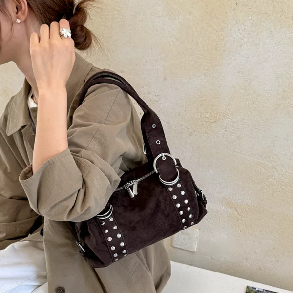 Cross-border retro 2026 autumn new American-style studded suede Boston handbag for women, large-capacity shoulder bag
