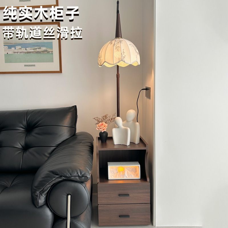 Vintage-style solid wood bedside table with storage, floor lamp, integrated storage cabinet for bedroom, living room, or next to the sofa Vintage-style solid wood bedside table with storage, floor lamp, integrated storage cabinet for bedroom, living room, or next to the sofa