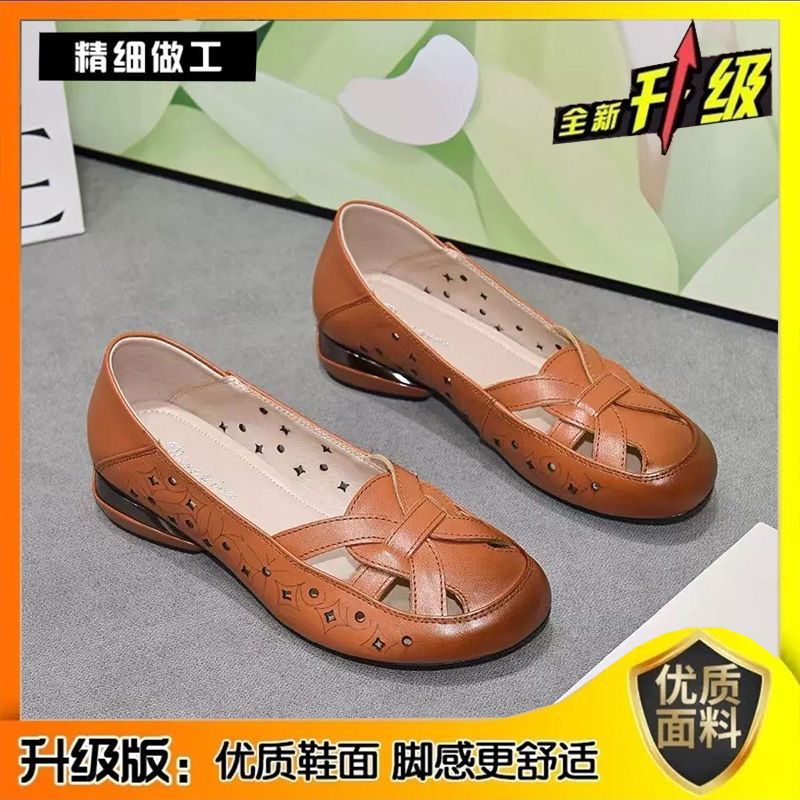 Sandalias 2026 verano nuevo hueco transpirable zapatos casuales de mediana edad cómodos zapatos de mujer madre suave