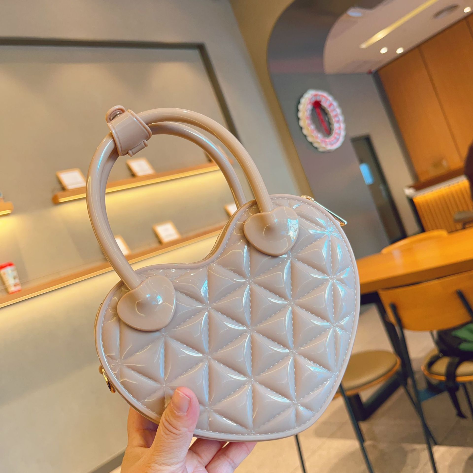New PVC jelly bag for early spring 2025, heart-shaped hand-held small bag, diamond-shaped single-shoulder crossbody ladies' bag, sweet small bag undefined