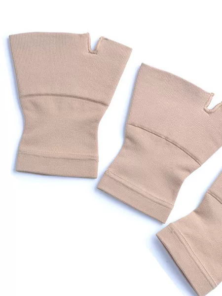 Elastic wrist brace with thumb support, specifically for tendon sheath protection, sports sprains, wrist joint pain, strain, mouse hand, and warmth protection