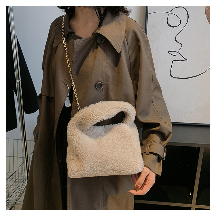 Pluche niche-ontwerp Dameskleurige crossbody Nieuwe herfst- en winterhandtas 2023 Chain pluchen tas_voghion.com