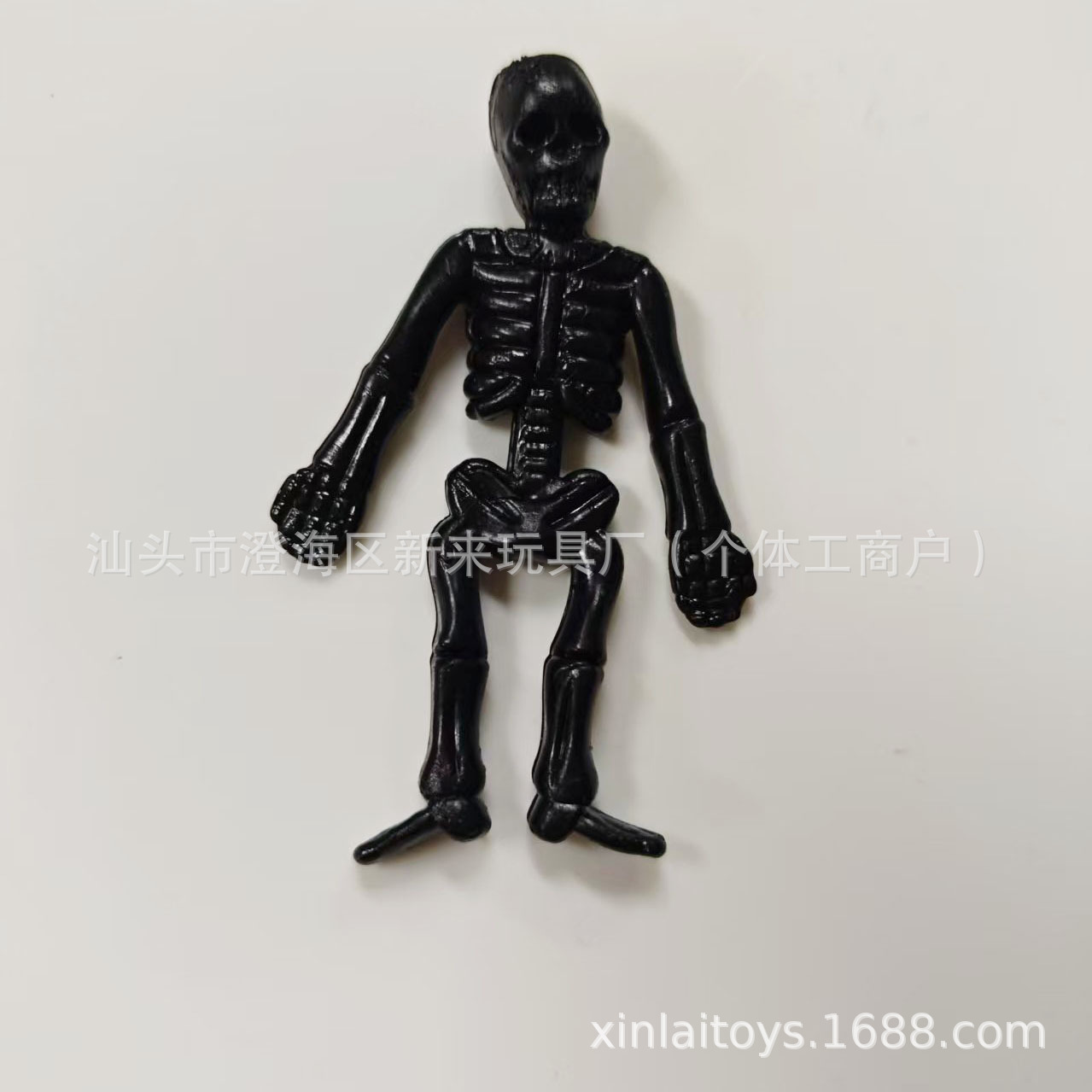 검은 해골 장난감 TUME