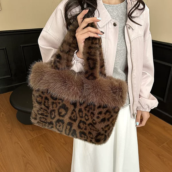 In-Stock Plush Bag for Autumn and Winter, Leopard Print Fashion Fur Bag, Versatile Women's Bag for Autumn and Winter, Stylish Niche Design Handbag