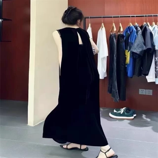 法式赫本风高级感长裙女夏季别致独特黑色后背镂空无袖背心连衣裙