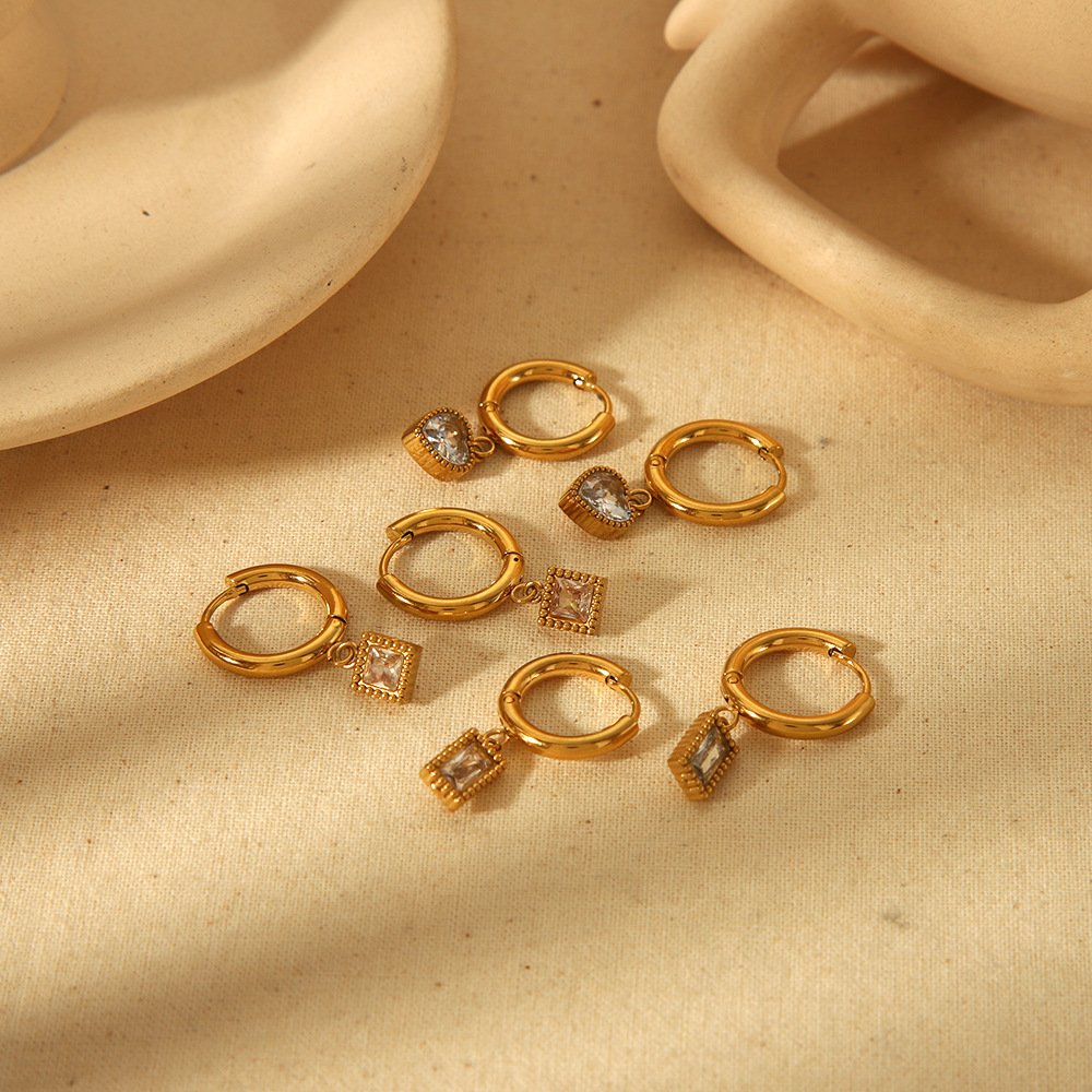 Pendientes en forma de corazón de acero de titanio de diseño avanzado europeo y americano Pendientes cuadrados sin decoloración de oro de 18k Pendientes de acero inoxidable Mujeres transfronterizas