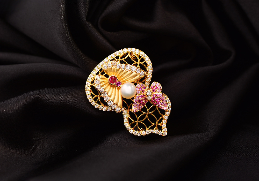 Traditional Chinese-style gourd and butterfly brooch, featuring openwork enamel and freshwater pearls, suitable as a pin or accessory for suits and coats