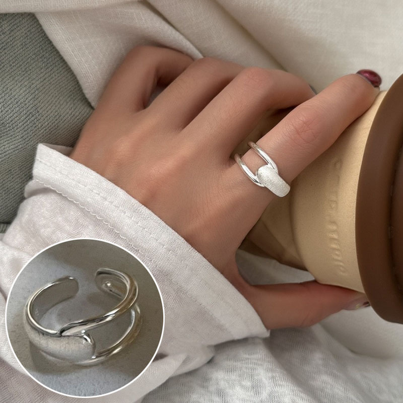 幾何学的な線の交差指輪の女性の冷たい風のシンプルなファッションS925銀メッキの口の指リングins風の指の指輪