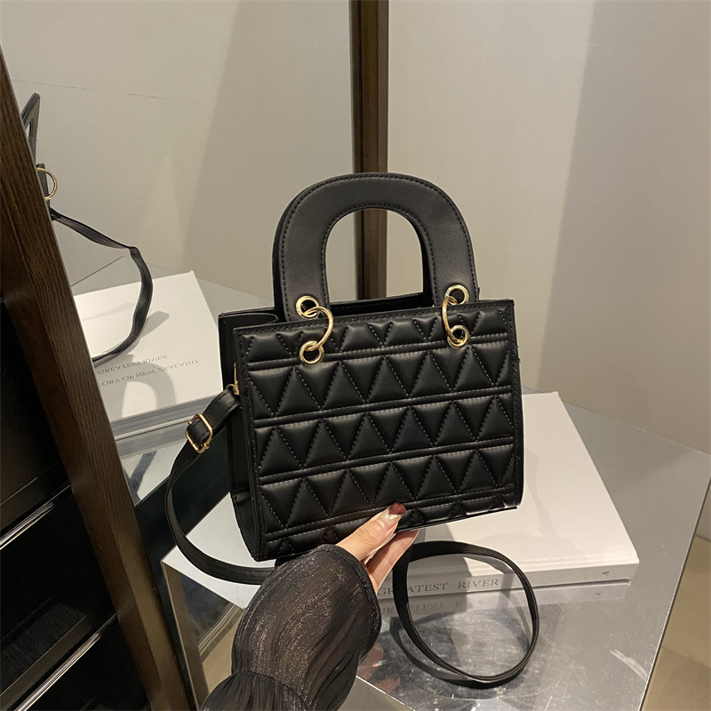 Sensación de alta gama Xiaoxiangfeng Ladies Bolsos ins Bolsos de nicho Bolsos de concubina femenina 2024 Nuevo estilo Bolso oblicuo occidental