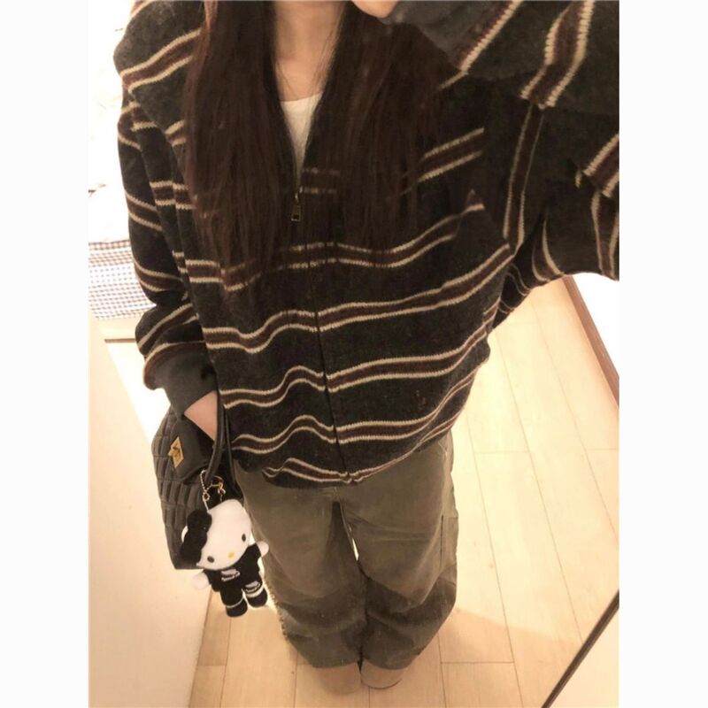 2026 new Korean-style retro hooded coat, extremely stylish early winter jacket for women, this year's popular striped cardigan 2026 new Korean-style retro hooded coat, extremely stylish early winter jacket for women, this year's popular striped cardigan