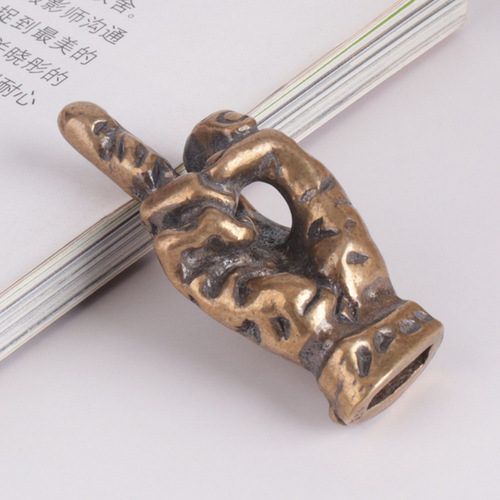 Pure brass hand-made old home desktop ornaments personalized vertical middle finger tea pet ornaments copper coins street stall supply wholesale