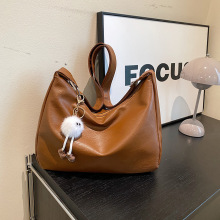 美拉德复古斜挎包包女2024新款潮韩版托特包大容量时尚单肩通勤包