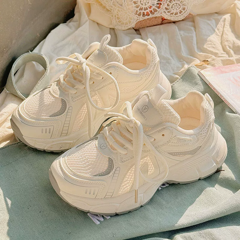 Модные кроссовки для папы 2025 осень новые дышащие белые кроссовки стильные универсальные сетчатые кроссовки легкие беговые кроссовки