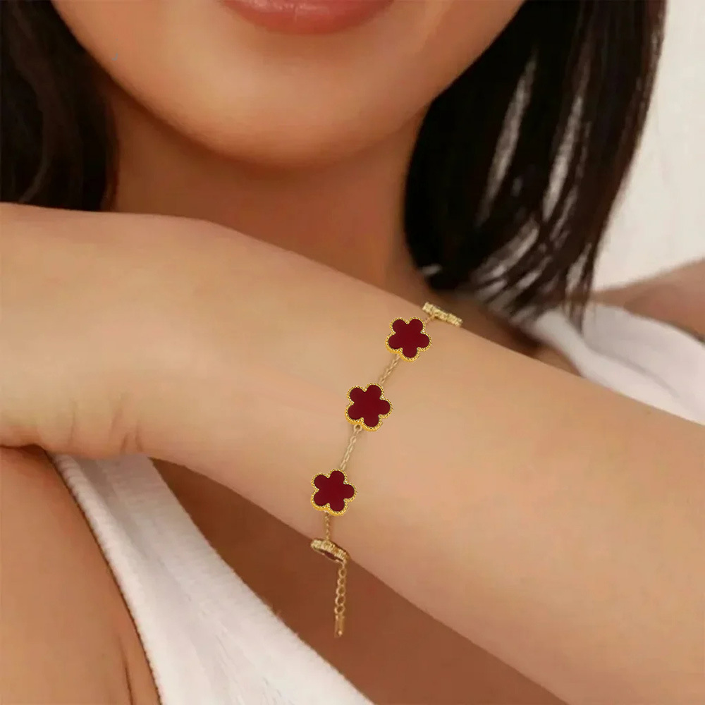 Sınır Ötesi Sıcak Satış 13MM Çift Taraflı Zincir Dört Yapraklı Yonca Beş Çiçekli Bileklik Moda Çok Yönlü Hafif Lüks İleri Seviye Altın Renkli Titanyum Çelik