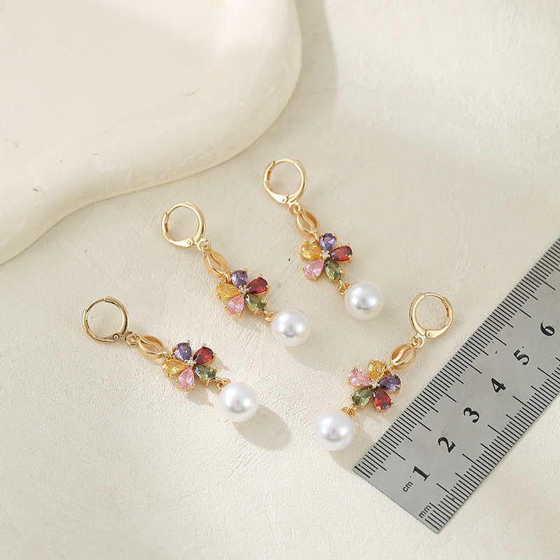 Aretes de lujo ligero de lujo de alta calidad estilo simple auriculares al por mayor nicho exquisitos auriculares de alta calidad accesorios de joyas de temperamento