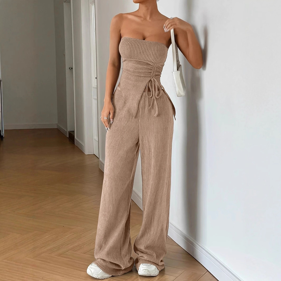 Completo estivo da donna in stile elegante da pendolare con top a coste senza maniche con laccetti sul davanti e completo casual a due pezzi_voghion.com