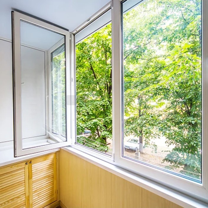 Flat open windows with large glass panes for heat insulation