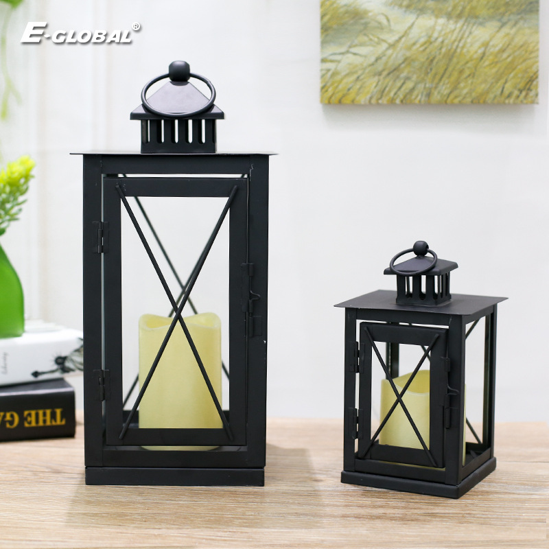 Fábrica mayorista de lámparas de vidrio de hierro fundido a prueba de viento candelabros linternas europeas props de boda decoración al aire libre