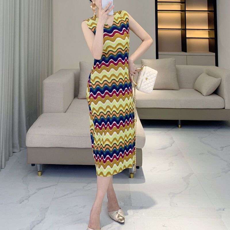 Colorful Wavy Striped Dress, New Summer Style Pleated Sleeveless Tank Dress, Fashionable, High-End, Elegant Long Dress