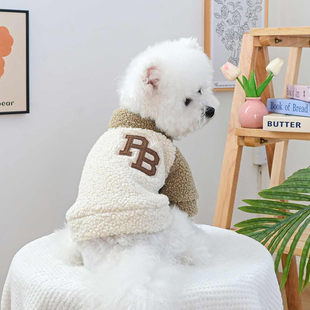 Ropa de mascotas otoño e invierno nuevo cálido forro de lana estilo coreano suéter cálido color frío-resistente Cordero polar tracción suéter