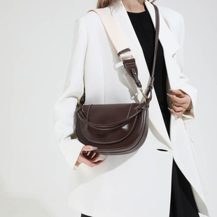 Z���¿��R����Ůʿ�E�A�η��������μ�r��б����͹����ᷭ�w��