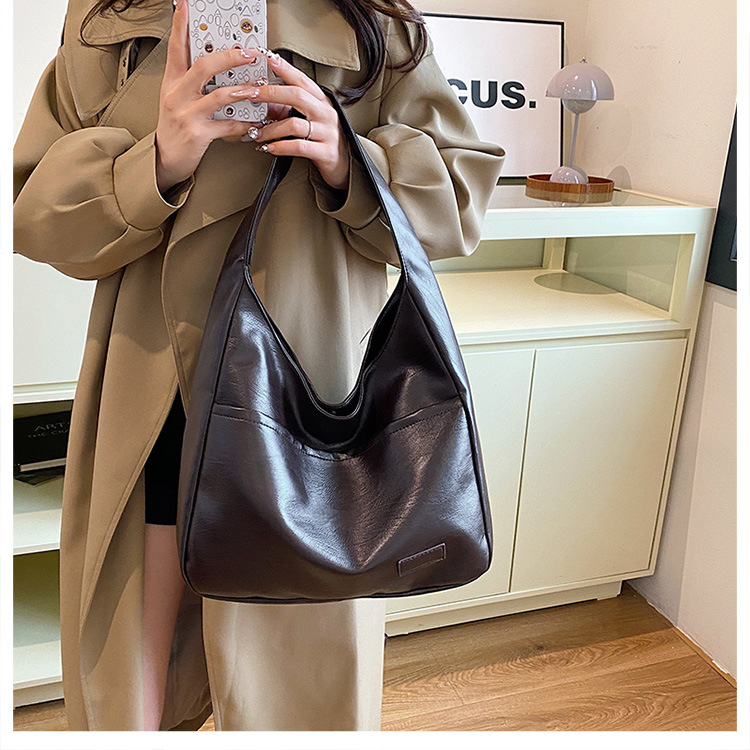 Large-capacity female 2024 new autumn and winter soft leather bucket bag, commuter tote bag, college student class single-shoulder bag undefined