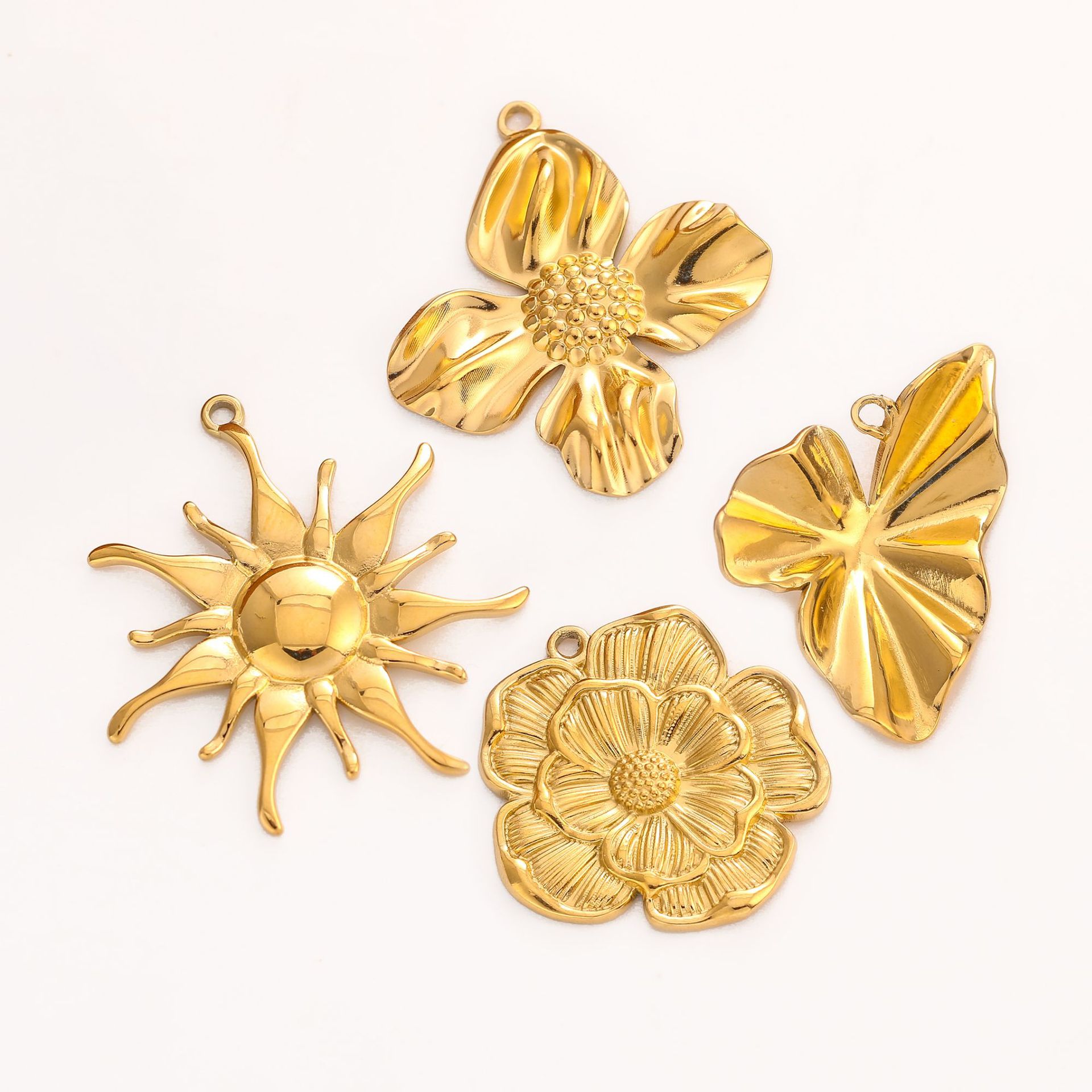 15g Weight Pendant Jewelry Making Type 30*32mm Jewelry Making Size DIY Jewelry Accessories Classification 3 PCS/Package Quantity 304 Stainless Steel Material Flower Pattern Plating Design Retro Style 3 PCS/Package 30*32mm 304 Stainless Steel Flower Pendant 11