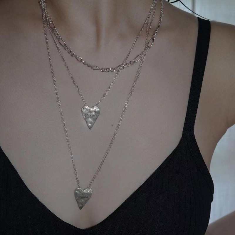 新商品の線引き砂の愛のペンダントのネックレスの女性の大衆は黄銅の金メッキを設計して古い桃の心の長いタイプのセーターのチェーンを作ります。