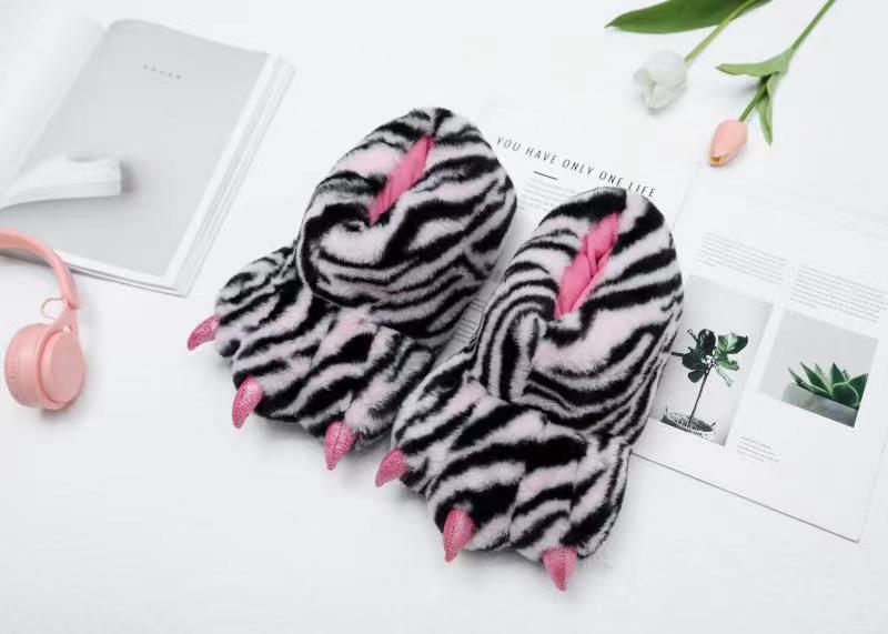 2023 Otoño e Invierno nuevos zapatos de garra de dibujos animados de terciopelo súper suave engrosada cómoda felpa de algodón zapatillas de gran tamaño zapatos