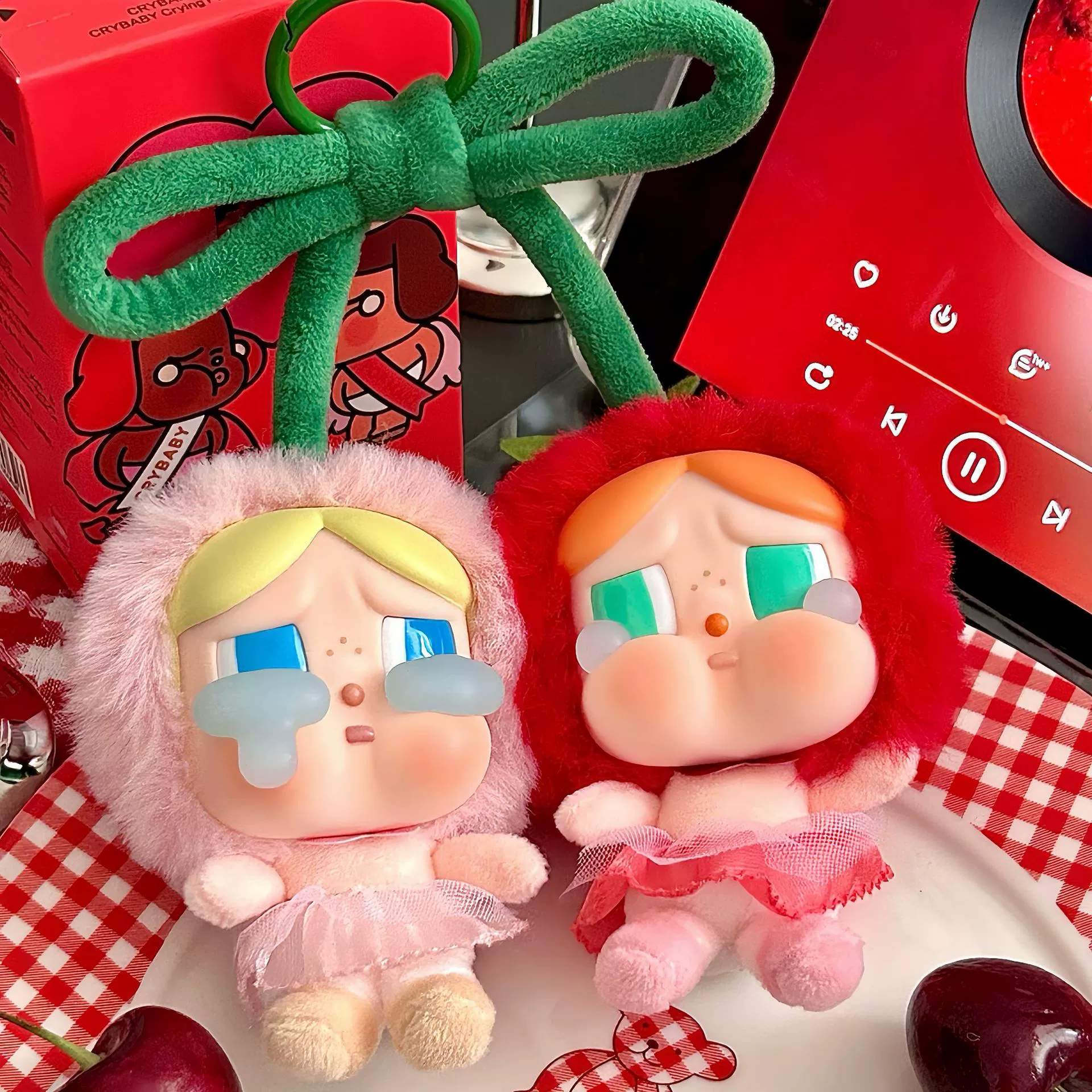 В наличии Pop Mart CRYBABY Cherry Crying Baby Cupid Tears Series виниловый плюшевый брелок-подвеска