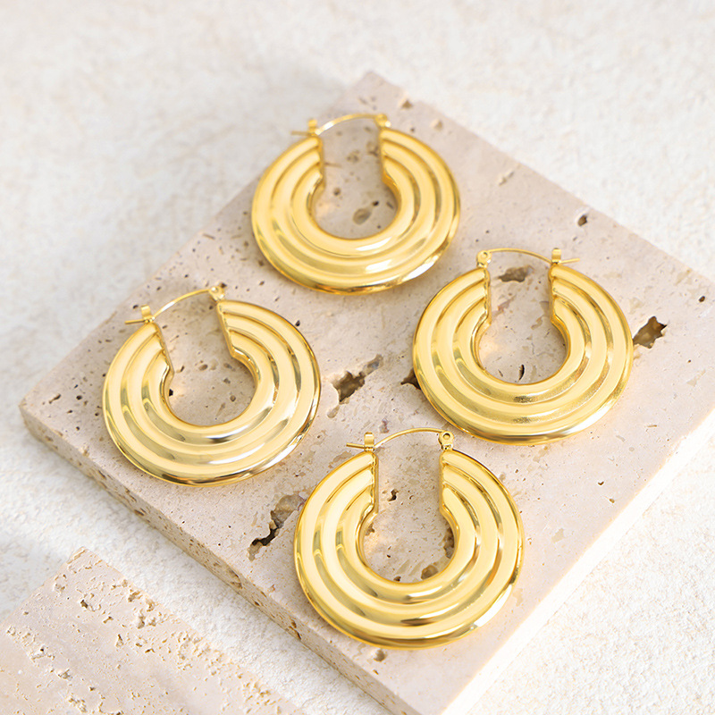 Pendientes de acero de titanio en forma de U de acero inoxidable chapado en oro pendientes joyería para mujeres Diseño personalizado de moda simple exagerada europea y americana