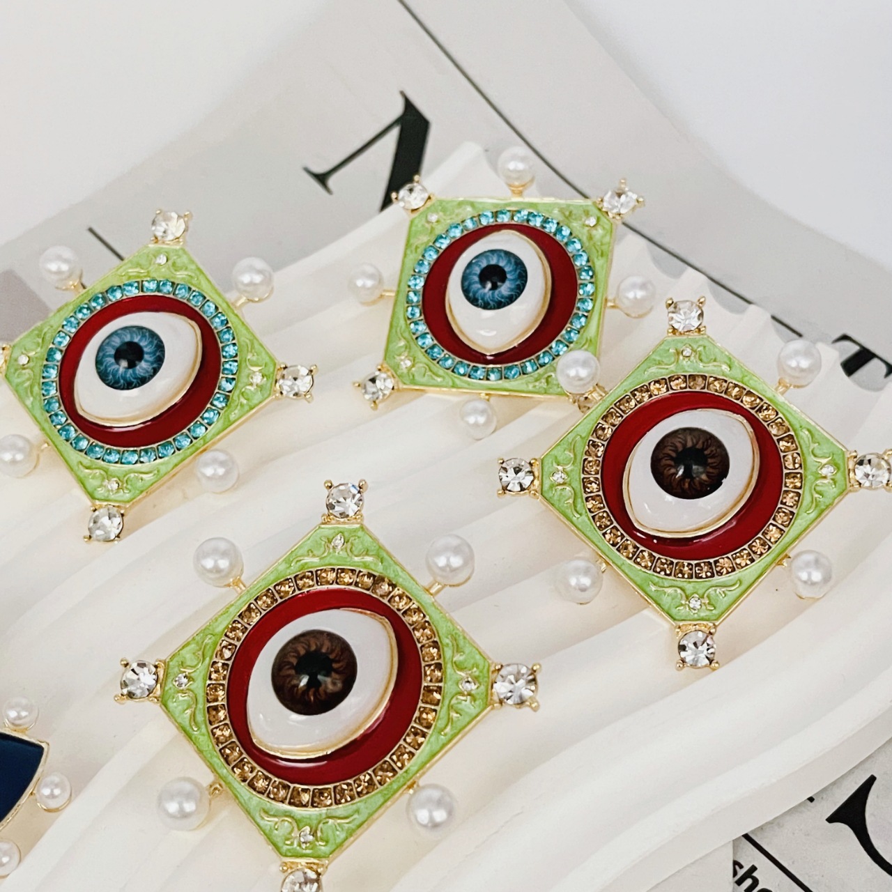 1 Pair Exaggerated Eye Epoxy Copper Ear Studs display picture 3