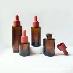 茶色の平らな肩のエッセンシャルオイルボトル20ml-60mlのエッセンシャルオイル分注ボトルのゴムヘッドスポイト化粧品ボトル卸売