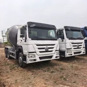 Exported Sinotruk Howo 12-Cubic Meter Mixing Tank, 90% New, Zoomlion Heavy Industry Tank Body, 12-Cubic Meter Sinotruk Howo Mixing Tank