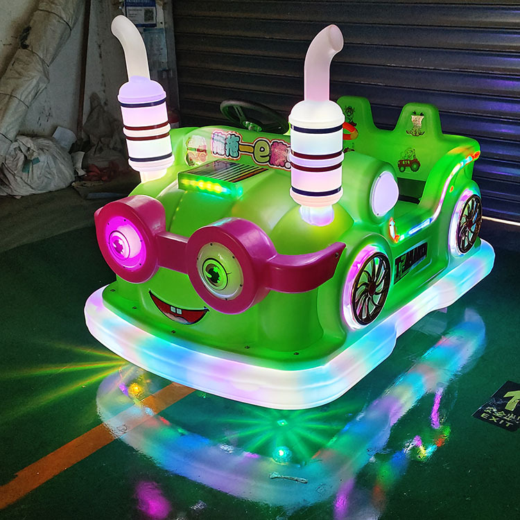 Vehículo todoterreno al aire libre para niños karting eléctrico mayorista para dos personas puede sentarse en línea cuadrada popularidad de los fabricantes de automóviles de choque