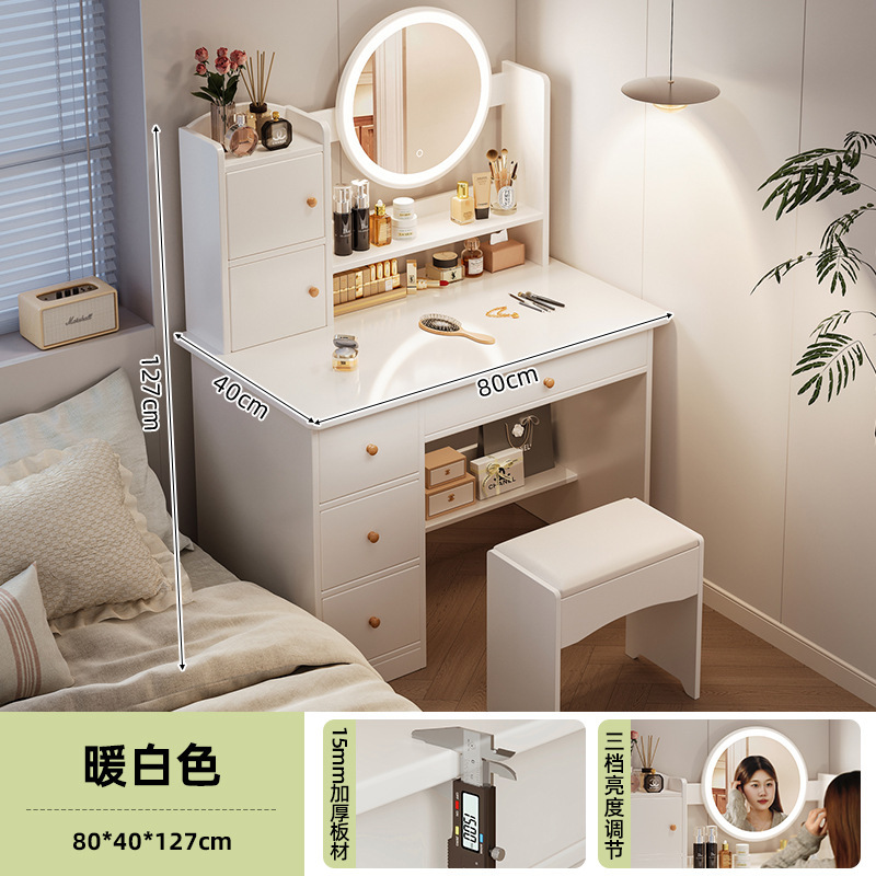 Comedor de vestir dormitorio simple y moderno 2025 nuevo tipo de lujo pequeño tipo de casa principal dormitorio almacenamiento en una simple mesa de maquillaje