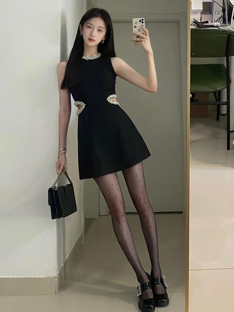Váy đen chữ A không tay phong cách Hepburn mùa hè M6058 — Màu đen