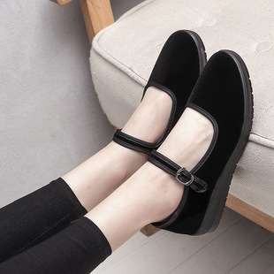 �ϱ�����ЬŮ��һ���Y�xЬ�Ƶ깤��ƽ�׷��ںڲ�Ь�赸Ь���l