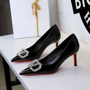 8351-AK202 European and American style sexy red base patent leather rhinestone V-buckle decoration pointed shallow mouth